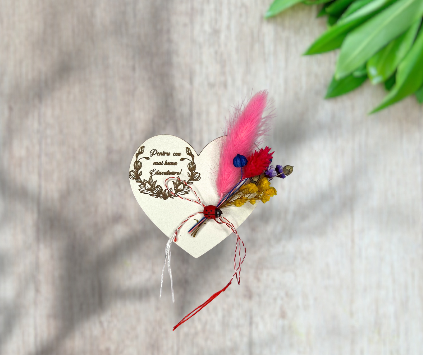 Martisor Stil Inima cu Flori Uscate